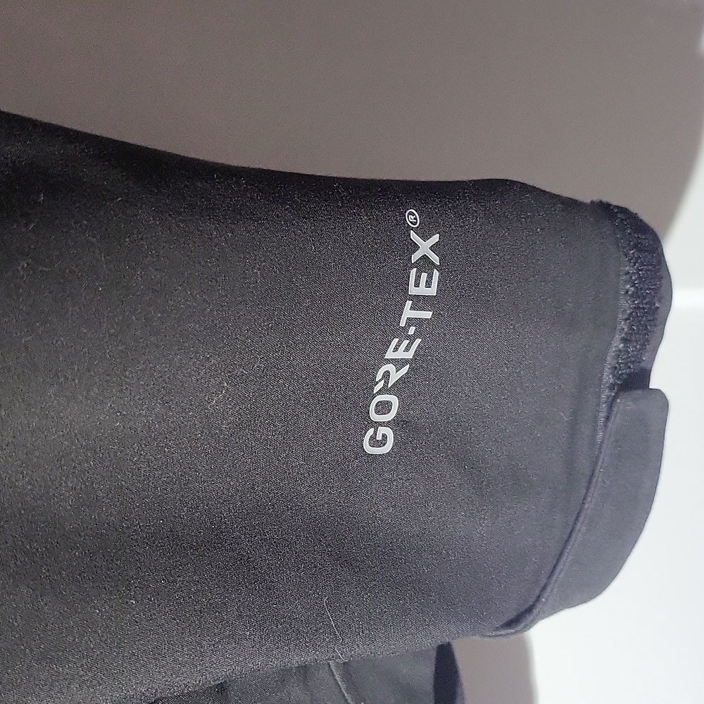 Northface Gore-Tex Waterproof Womens Jacket - Picture 3 of 7